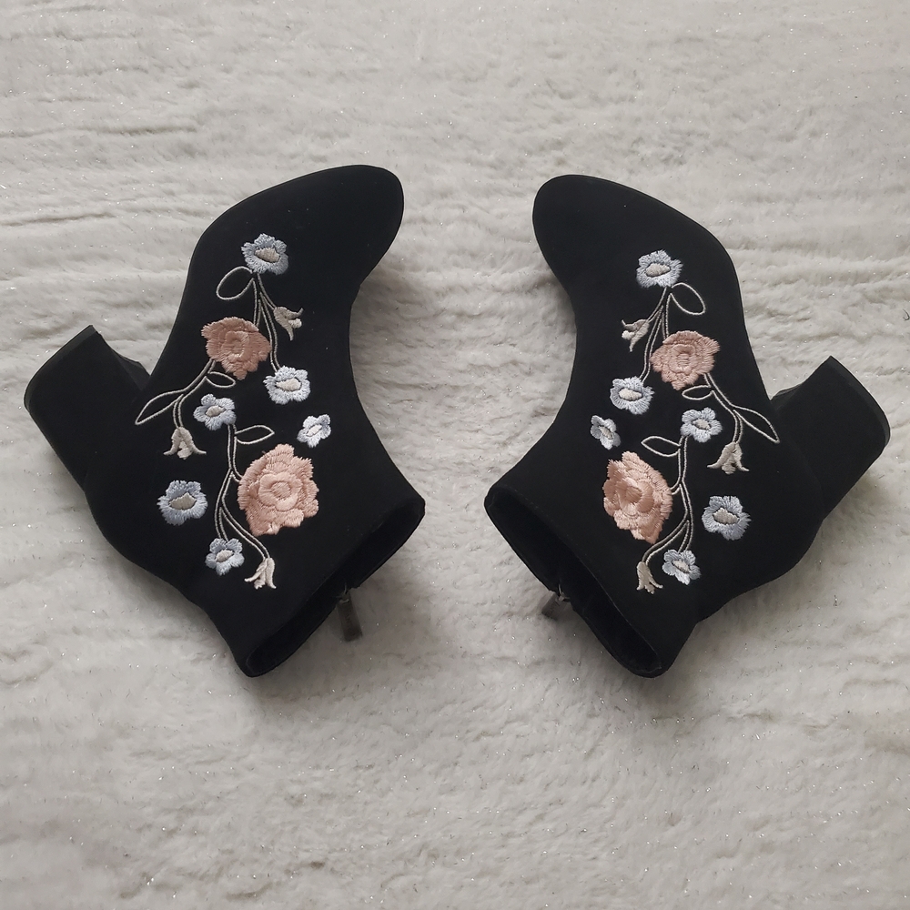 Wanted Black Heeled Boots with Floral Embroidery